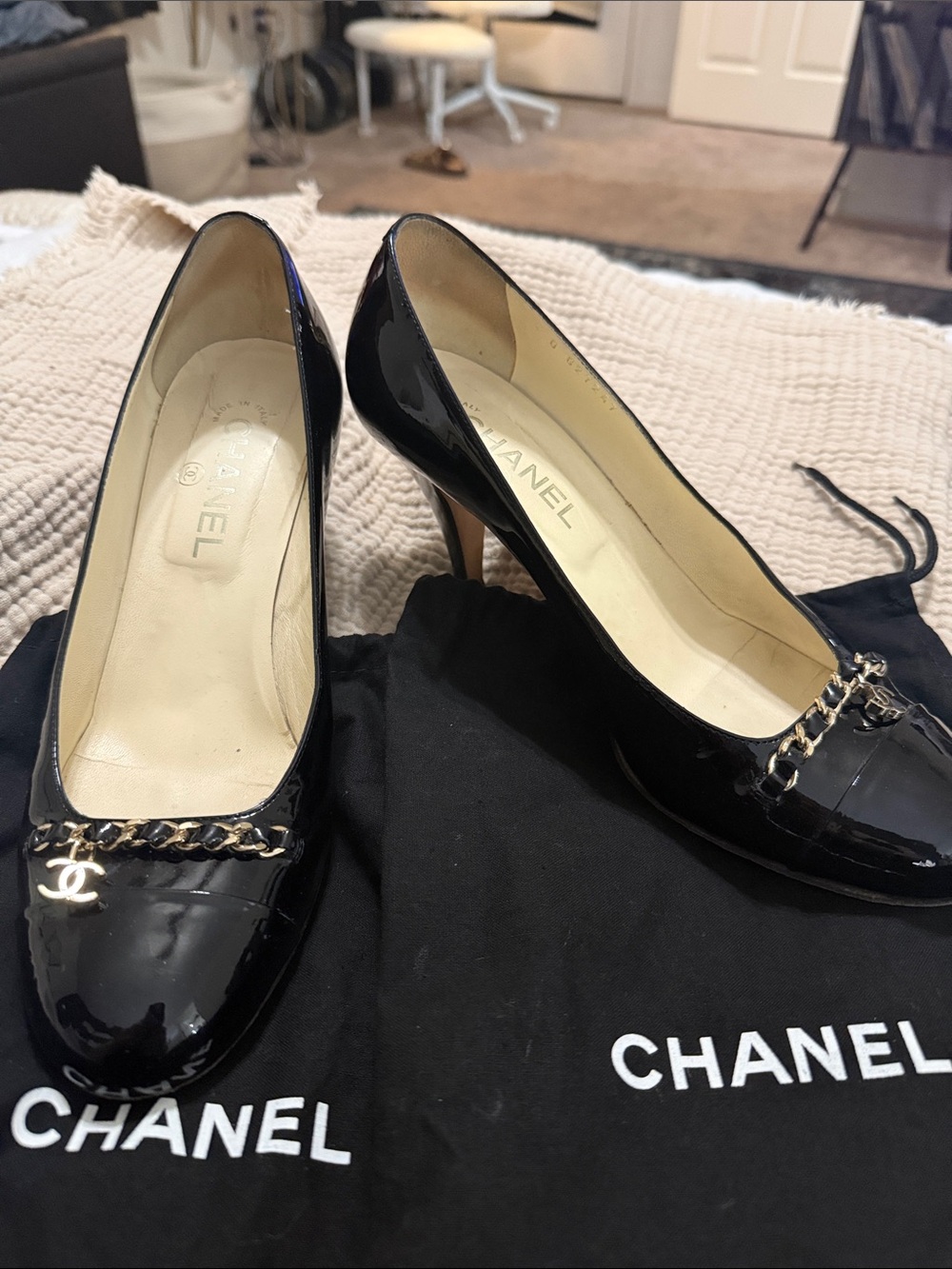CHANEL Black Patent Leather Chain-Trim Pumps with CC Charm